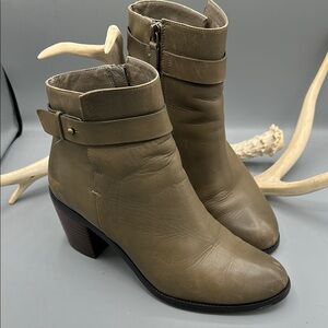 Halogen Women's Leather Ankle Boots - Sz 6.5